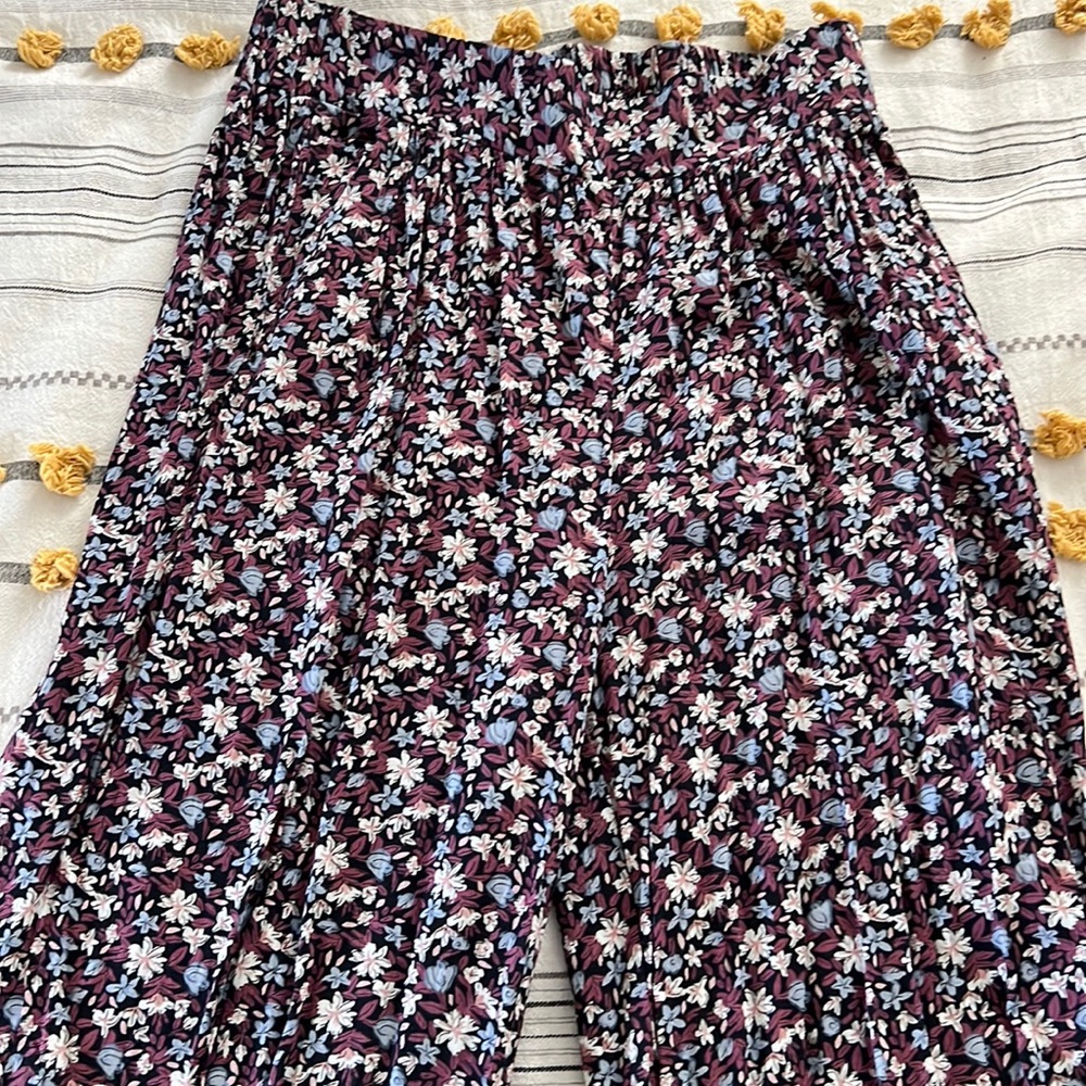 BCBG generation XS floral pants